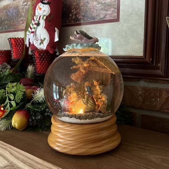 ❤️ Rare Vintage 1974 Large Nativity Lighted Musical Snow Globe - Picture 6 of 7